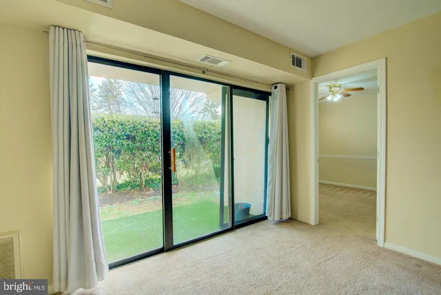 $2,050 | 613 Center Street, Unit T2, Herndon, VA 20170