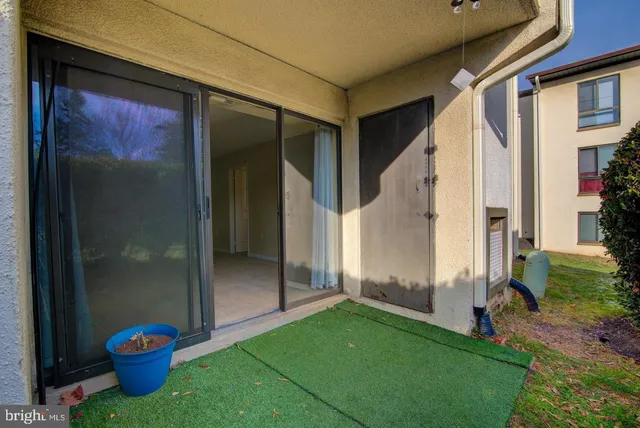 $2,050 | 613 Center Street, Unit T2, Herndon, VA 20170