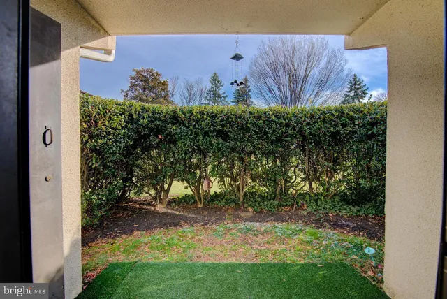 $2,050 | 613 Center Street, Unit T2, Herndon, VA 20170