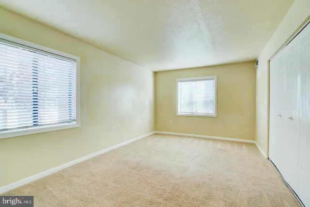 $2,050 | 613 Center Street, Unit T2, Herndon, VA 20170