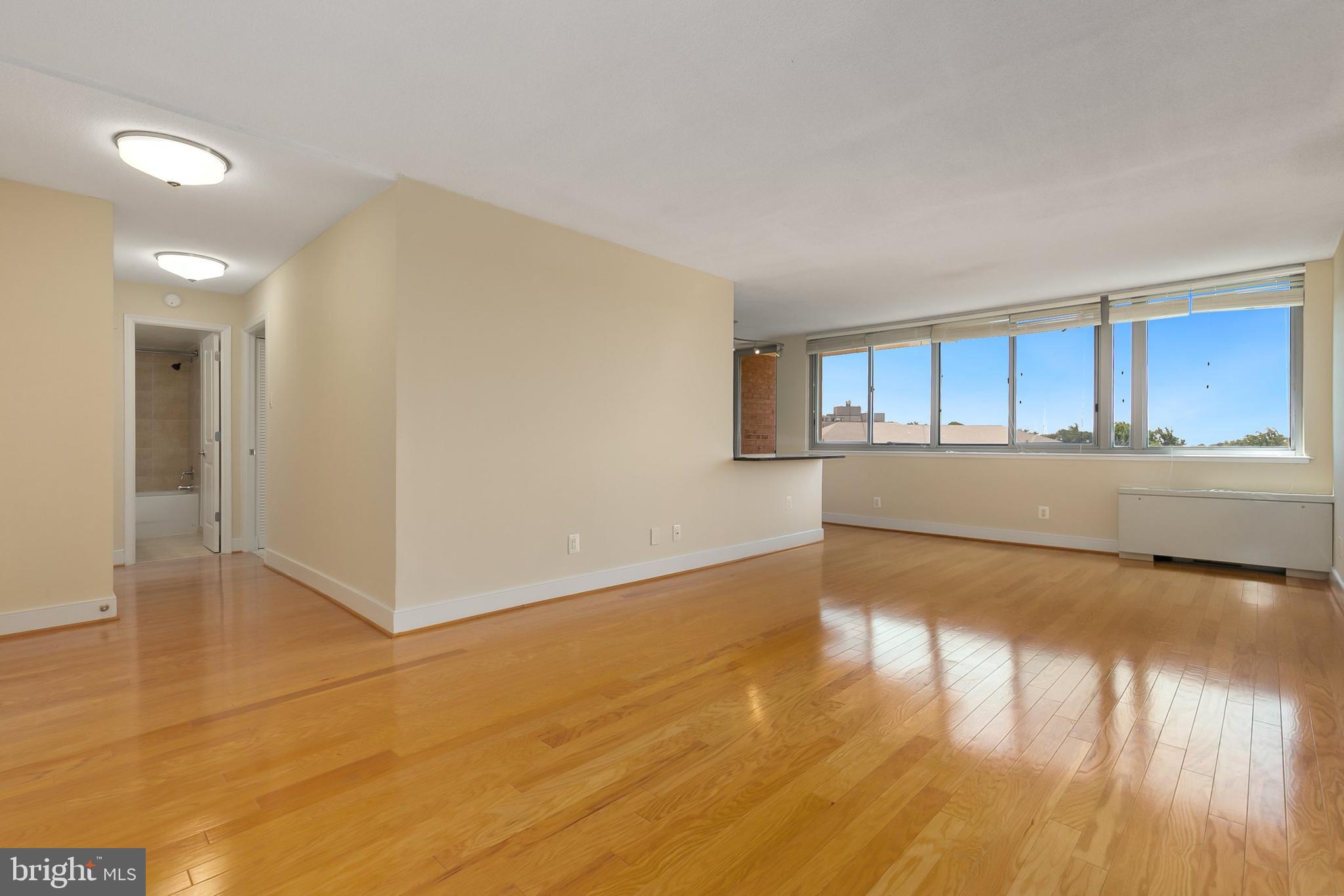 1220 Blair Mill Road, Unit 907 Silver Spring, MD 20910 - Photo 7 of 45 Gallery Image 7
