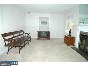 112 Maple Avenue Shillington, PA 19607 - Photo 3 of 12 Living Room