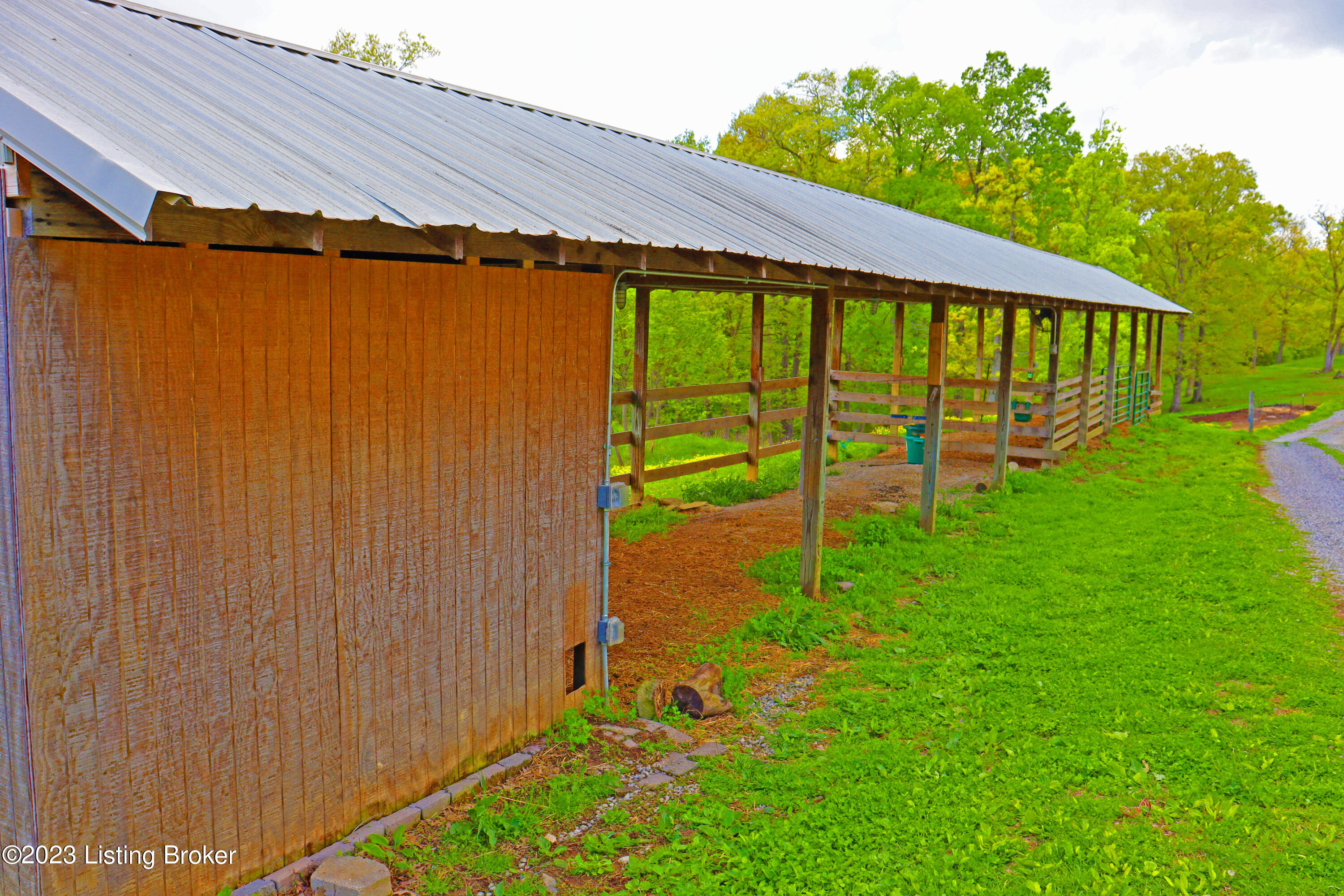 1771 Lebanon Ridge Road Bagdad, KY 40003 - Photo 44 of 65 Run In Shed Side 2