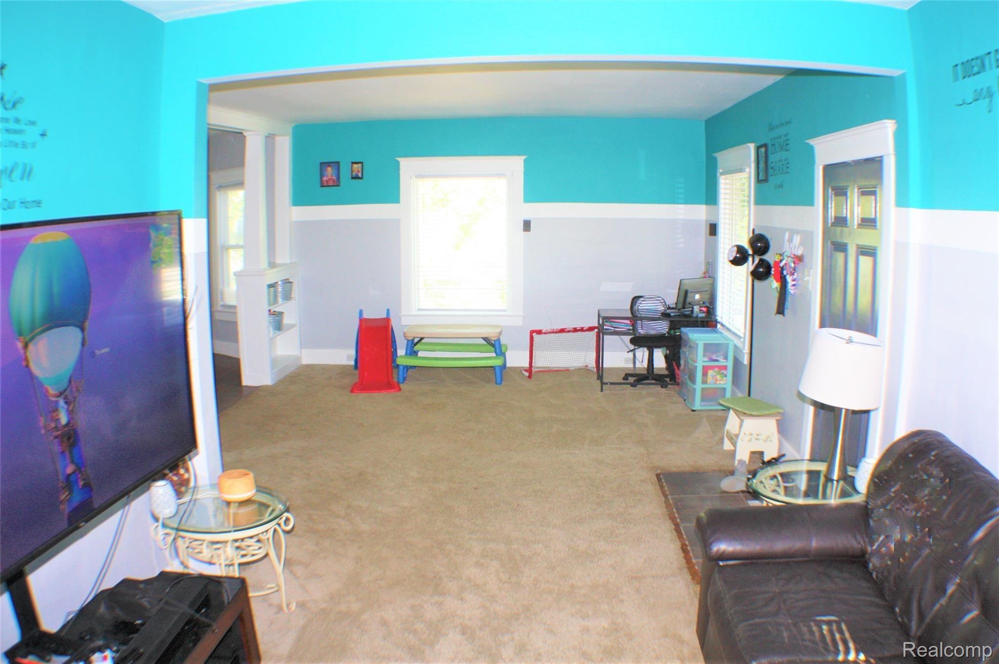 3644 Ravenswood Road Port Huron, MI 48060 - Photo 8 of 23 IMG_9573 (2).JPG