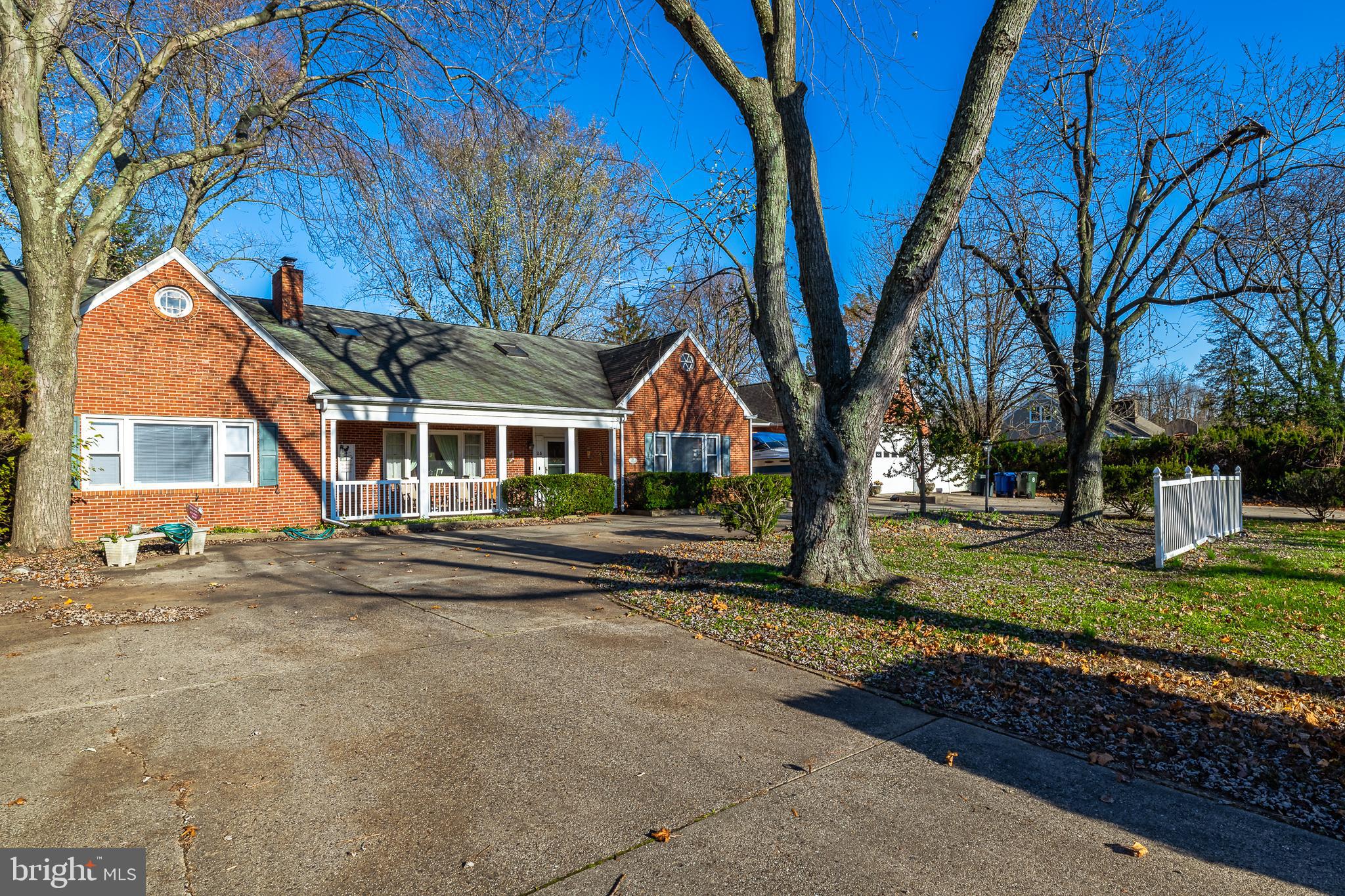 25 Georgetown Road Bordentown, NJ 08505 - Photo 3 of 49 large circular driveway