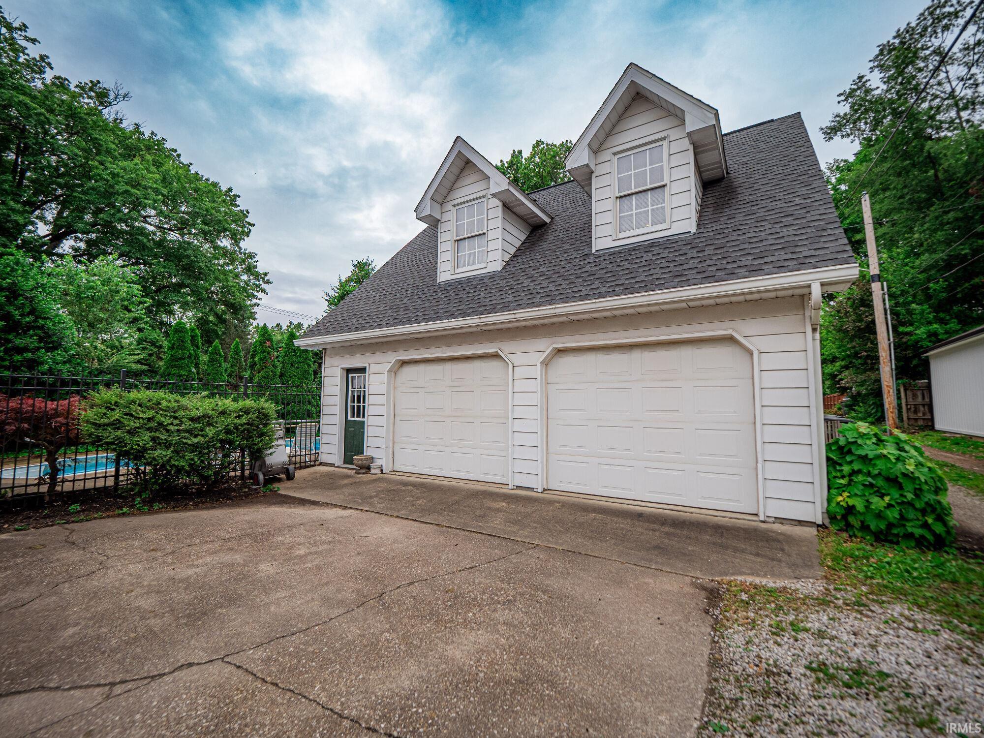 665 South Boeke Road Evansville, IN 47714 - Photo 4 of 34 Gallery Image 4