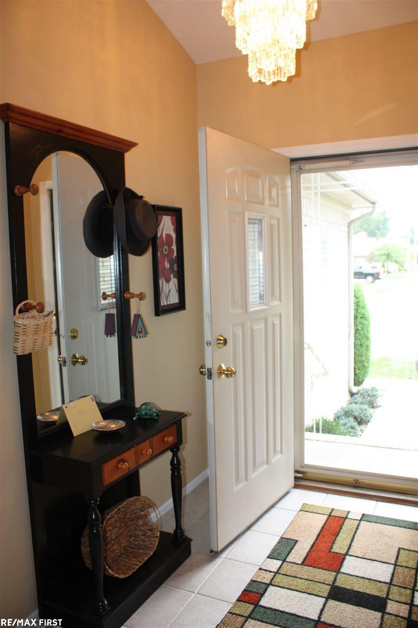 30129 Raintree Circle New Baltimore, MI 48047 - Photo 3 of 24 31304356-2.JPG