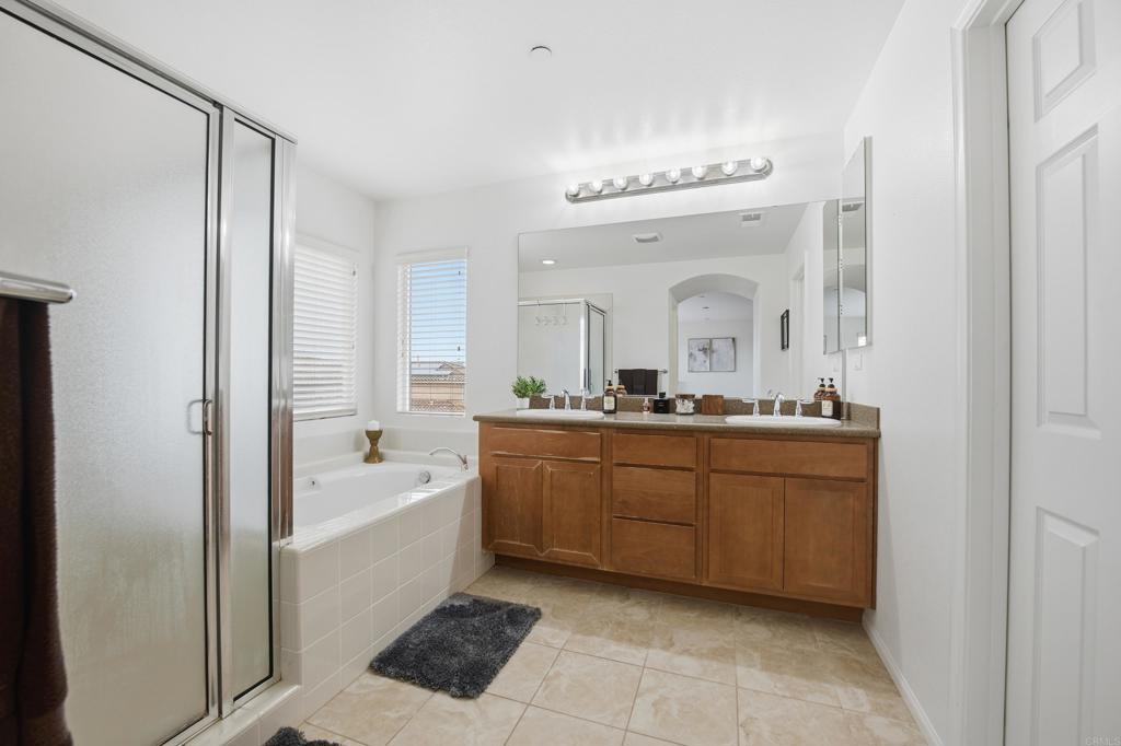 1746 Webber Way Chula Vista, CA 91913 - Photo 15 of 24 a spacious bathroom with a mirror a sink and a bathtub