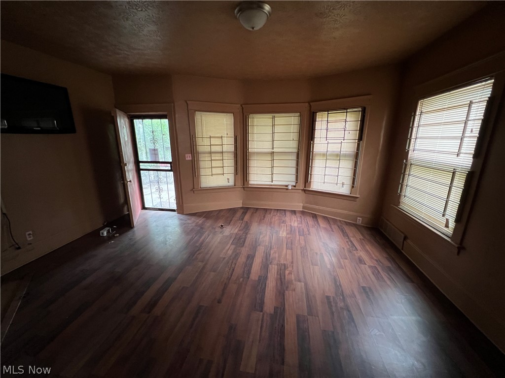 398 Cleveland Road Cleveland, OH 44108 - Photo 18 of 22 Gallery Image 18