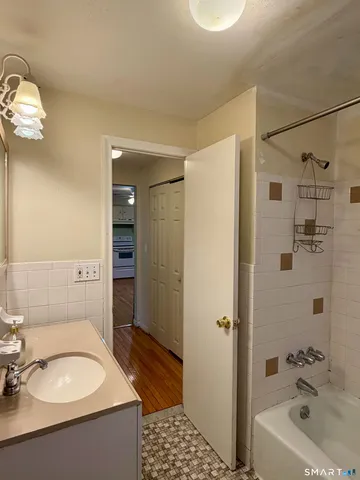 $1,950 | 44 Webb Street, Hamden, CT 06517