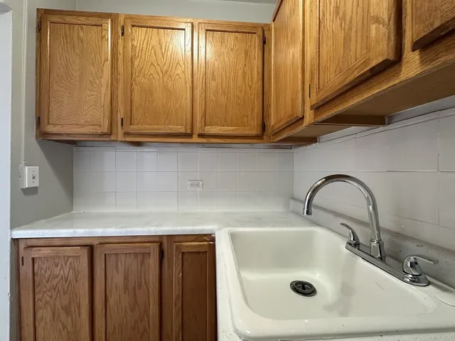 $1,650 | 661 West Sheridan Road, Unit 801, Chicago, IL 60613