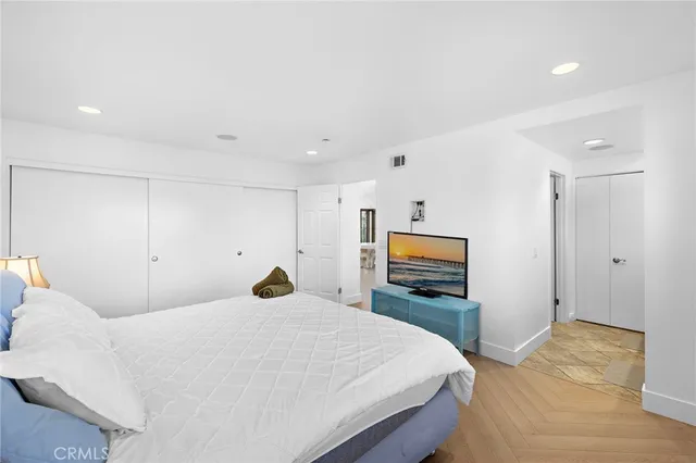 $1,250,000 | 18 Navarre, Unit 133, Irvine, CA 92612