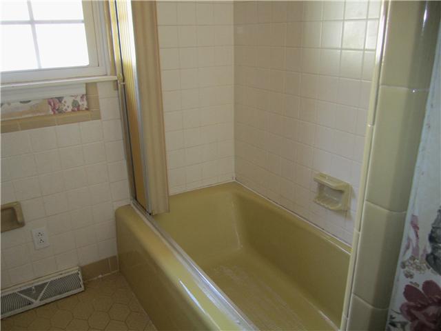 3570 Buffalo Road Summertown, TN 38483 - Photo 19 of 20 Main Bath Tub