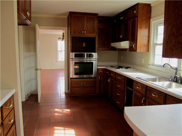 3570 Buffalo Road Summertown, TN 38483 - Photo 4 of 20 Kitchen