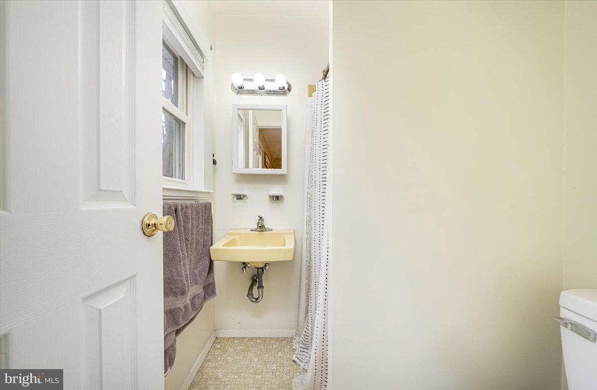 2536 Sandymount Road Finksburg, MD 21048 - Photo 26 of 41 Primary Bath