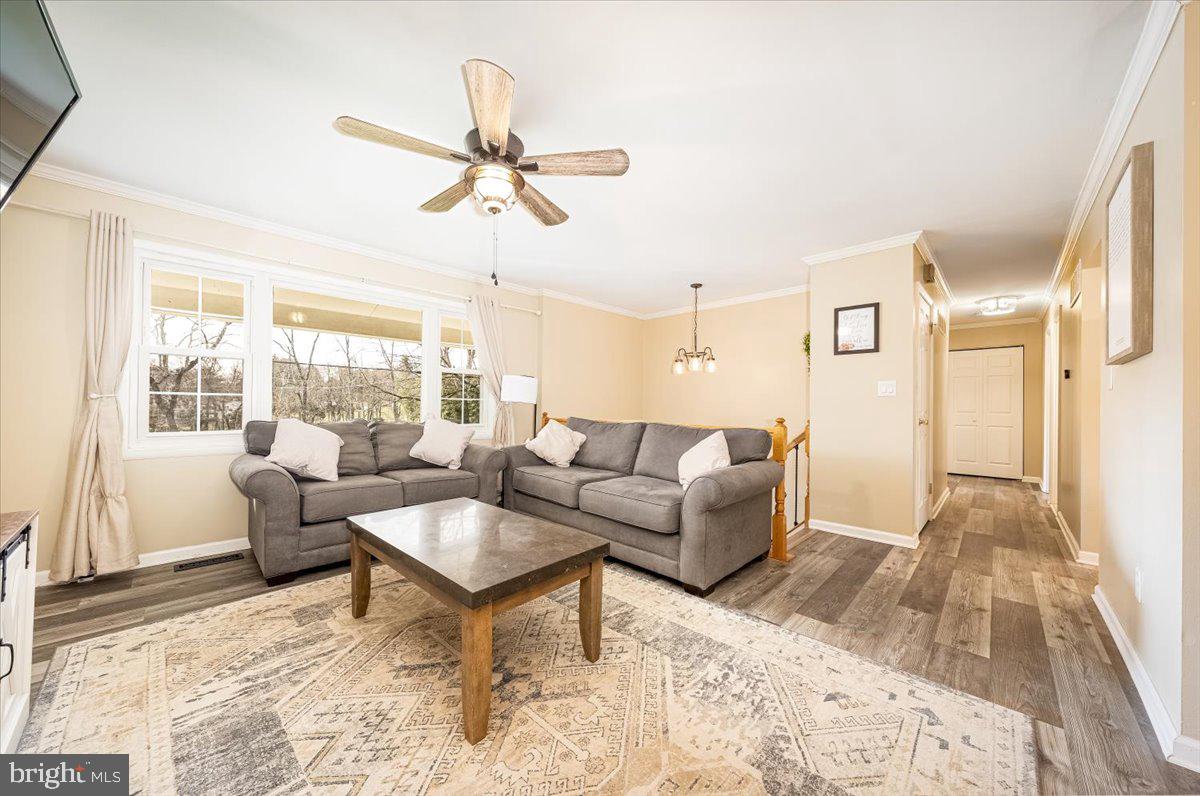 2536 Sandymount Road Finksburg, MD 21048 - Photo 7 of 41 Living Room