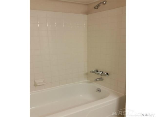 2551 Roseview Drive Rochester Hills, MI 48306 - Photo 27 of 39