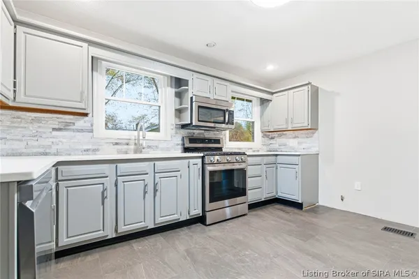 $359,000 | 626 Maple Lane, New Albany, IN 47150