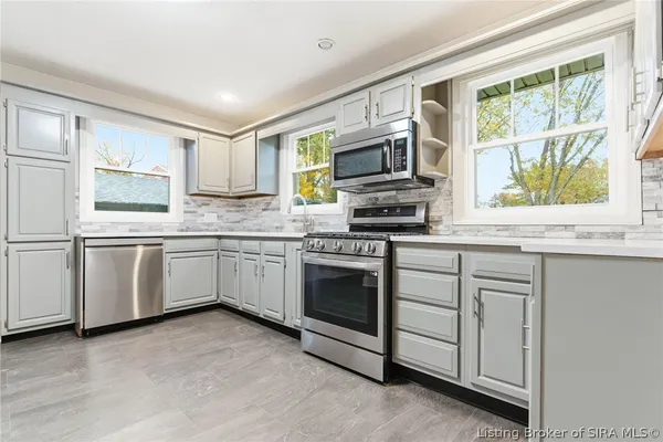 $359,000 | 626 Maple Lane, New Albany, IN 47150