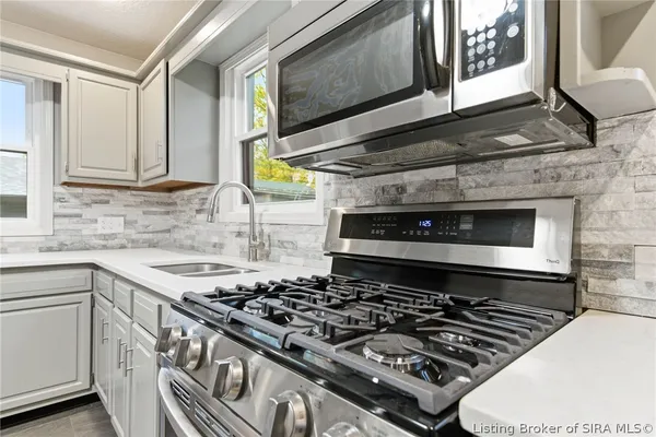 $359,000 | 626 Maple Lane, New Albany, IN 47150