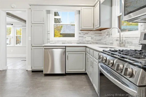 $359,000 | 626 Maple Lane, New Albany, IN 47150