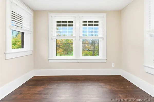 $359,000 | 626 Maple Lane, New Albany, IN 47150