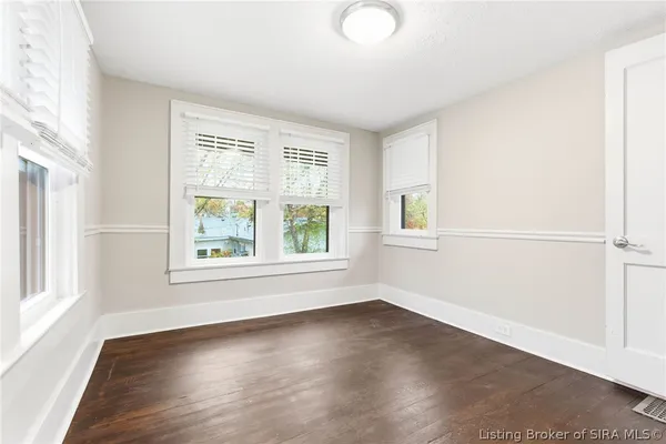 $359,000 | 626 Maple Lane, New Albany, IN 47150