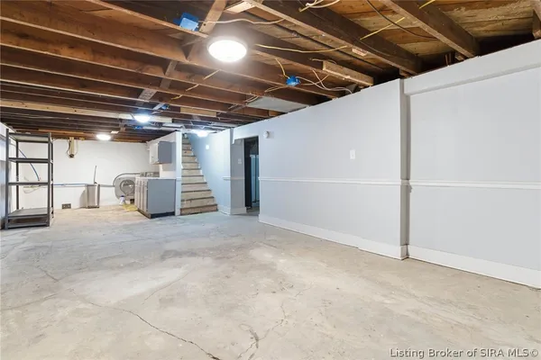 $359,000 | 626 Maple Lane, New Albany, IN 47150