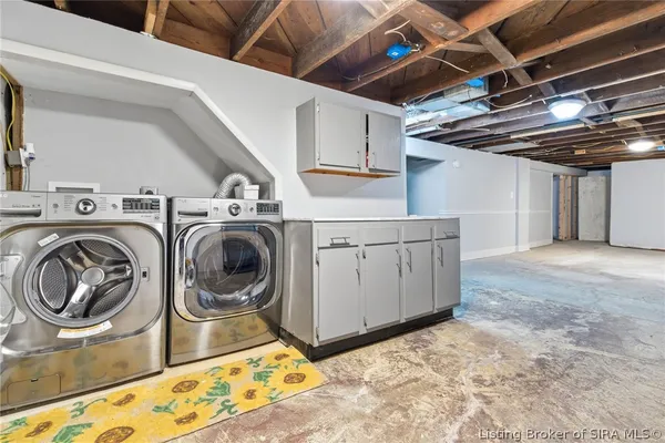 $359,000 | 626 Maple Lane, New Albany, IN 47150