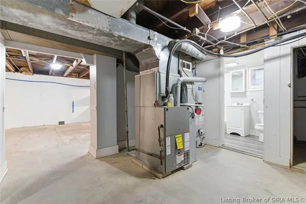 $359,000 | 626 Maple Lane, New Albany, IN 47150