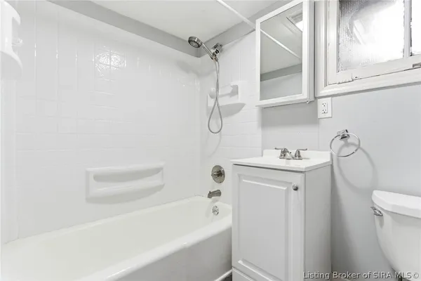 $359,000 | 626 Maple Lane, New Albany, IN 47150