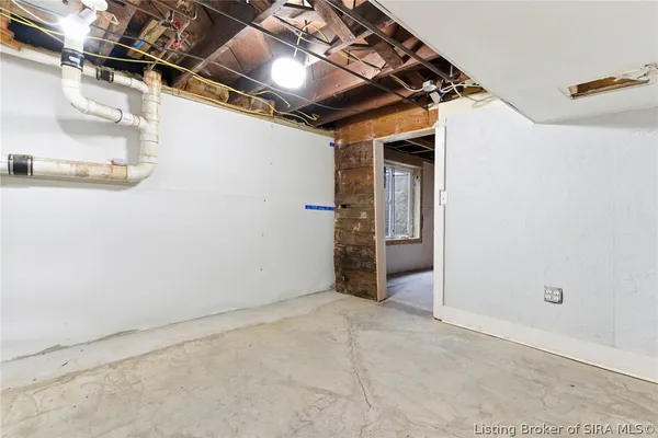 $359,000 | 626 Maple Lane, New Albany, IN 47150