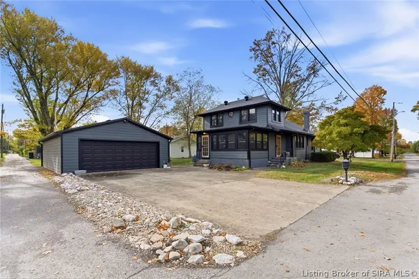 $359,000 | 626 Maple Lane, New Albany, IN 47150