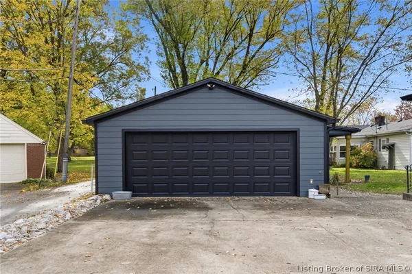 $359,000 | 626 Maple Lane, New Albany, IN 47150