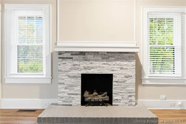 $359,000 | 626 Maple Lane, New Albany, IN 47150