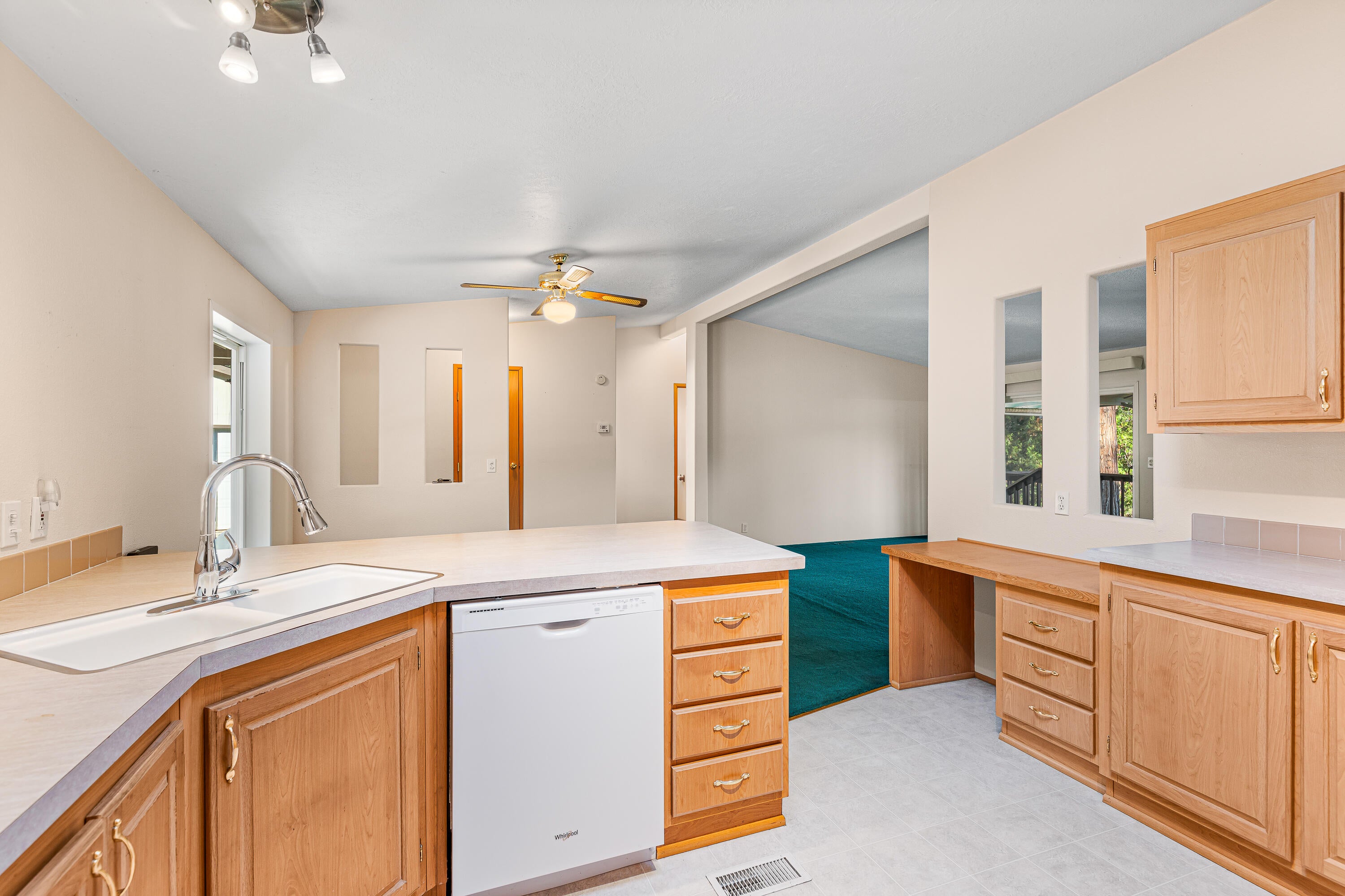 204 Lancelot Lane Merlin, OR 97532 - Photo 11 of 28 204 Lancelot Ln, Merlin, OR 97532