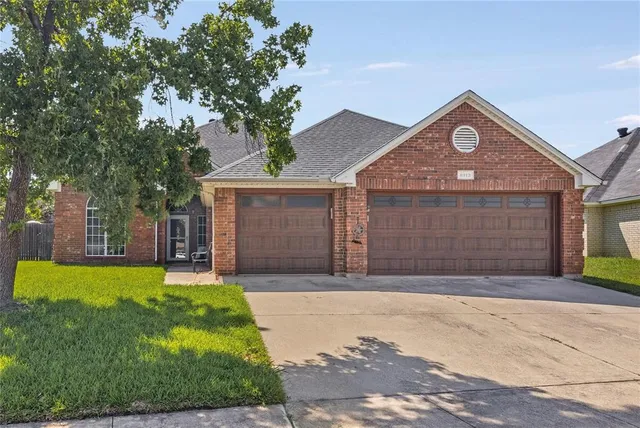 $469,999 | 6113 Cliffbrook Drive, North Richland Hills, TX 76180