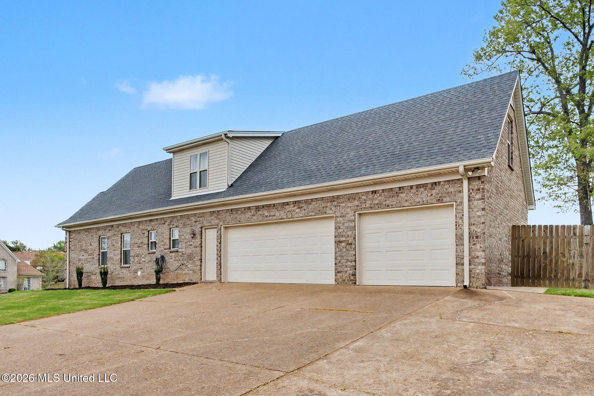 1785 Cashion Cove Hernando, MS 38632 - Photo 8 of 51 3-Car Garage
