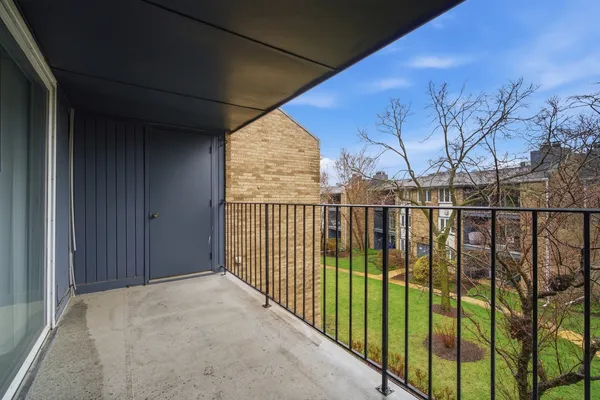 $2,650 | 2113 Ammer Ridge Court, Unit 301, Glenview, IL 60025