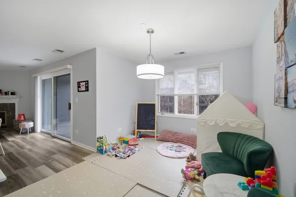 $2,650 | 2113 Ammer Ridge Court, Unit 301, Glenview, IL 60025