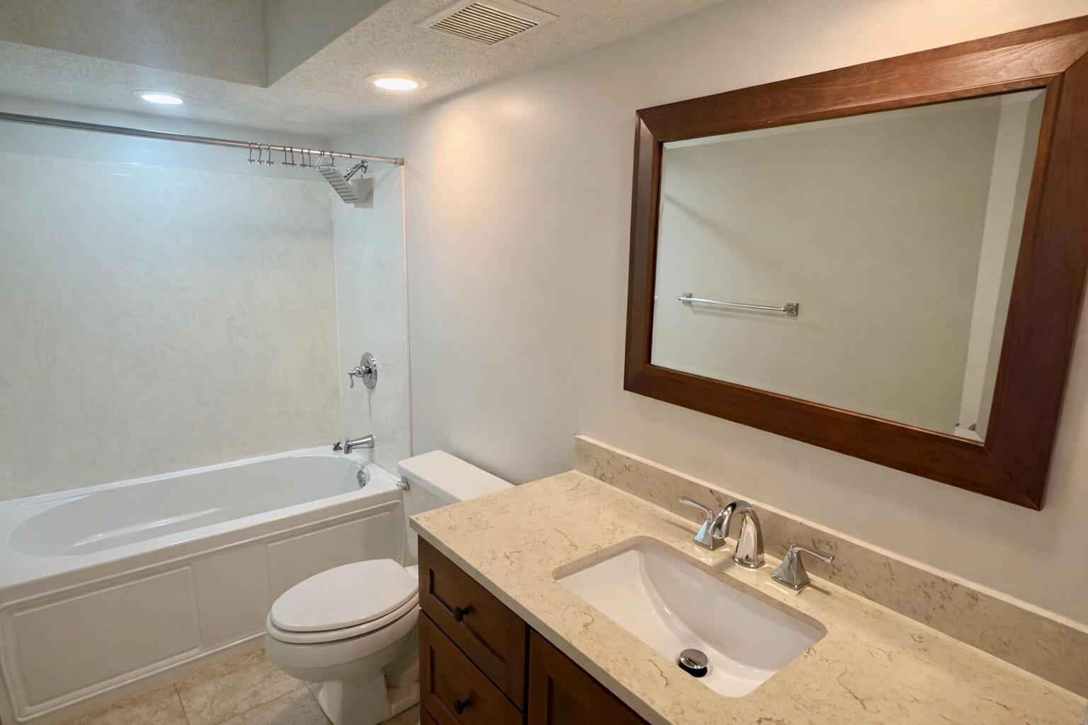 155 Marsh View, Unit 155 Charleston, SC 29412 - Photo 15 of 25 Primary Bathroom