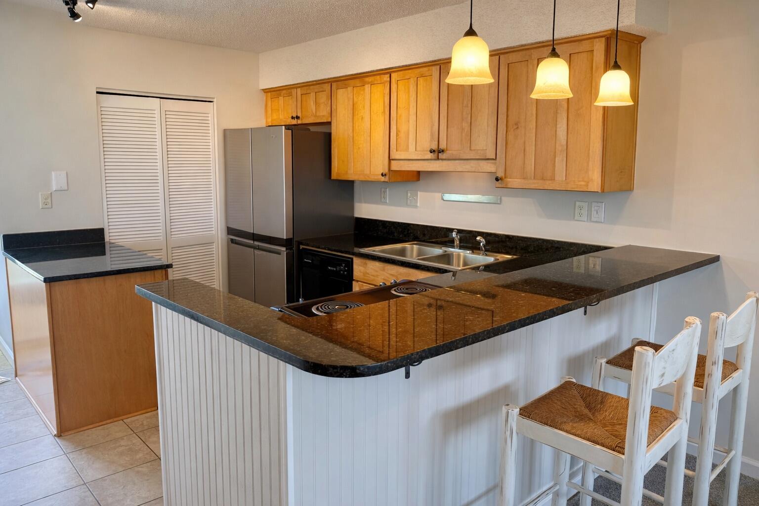 155 Marsh View, Unit 155 Charleston, SC 29412 - Photo 4 of 25 Kitchen