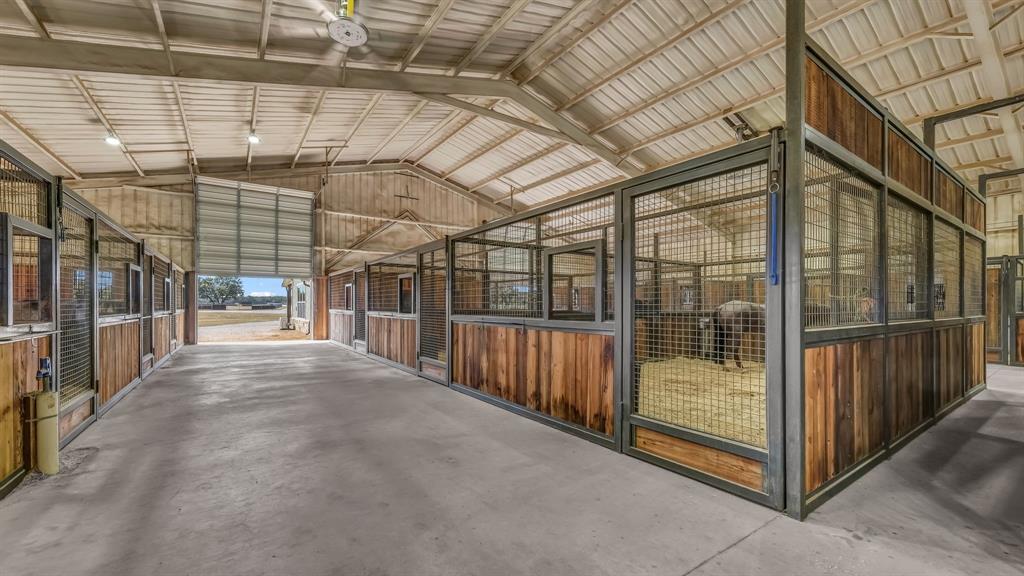 501 Grimes Road Mineral Wells, TX 76067 - Photo 11 of 40