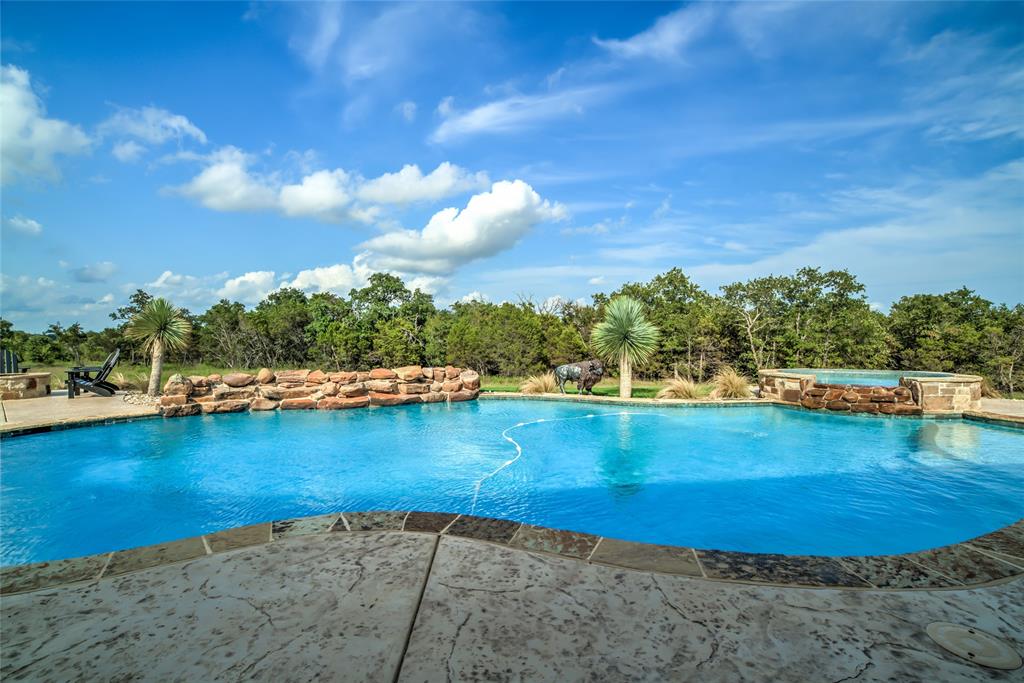 501 Grimes Road Mineral Wells, TX 76067 - Photo 19 of 40 a view of an ocean and city