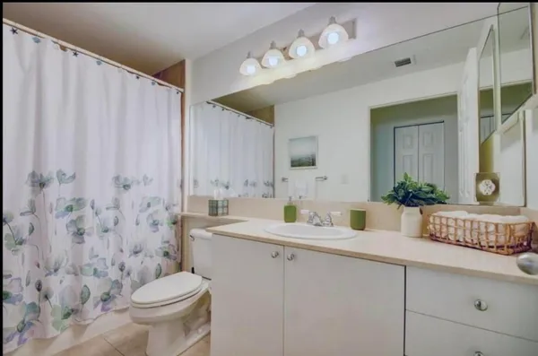 $3,000 | 802 West Windward Way, Unit 216, Lantana, FL 33462