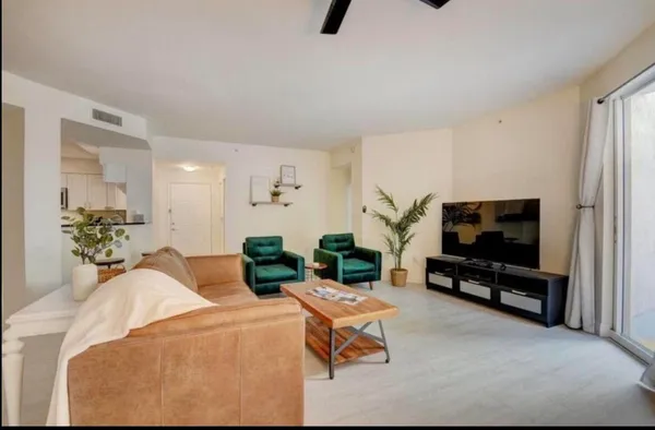 $3,000 | 802 West Windward Way, Unit 216, Lantana, FL 33462