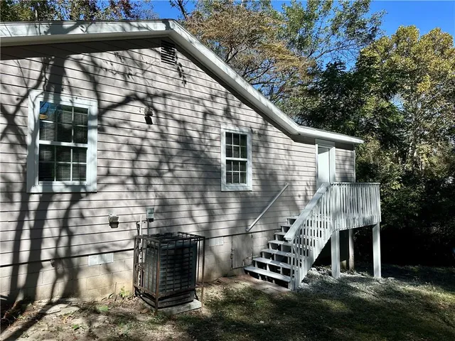 a view of a backyard with pathway