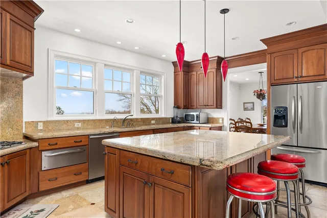 $8,195,000 | 50 Ocean View Highway, Westerly, RI 02891