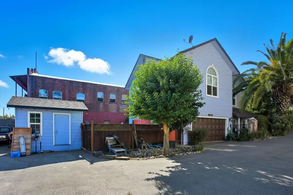 $919,888 | 14071 River Road, Walnut Grove, CA 95690