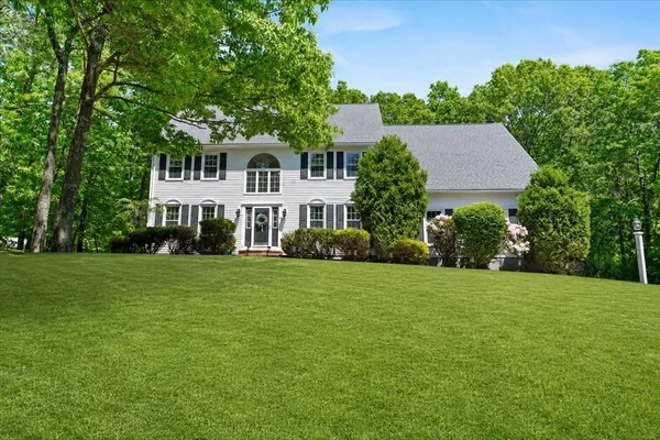 $1,025,000 | 2 Harrison Place, Franklin, MA 02038
